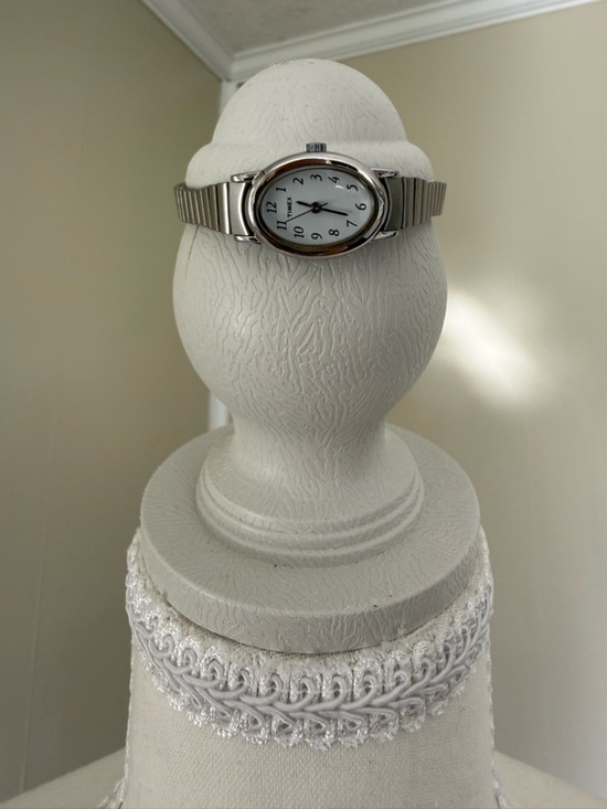Timex Accessories - Vintage timex Silver Oval Face Stretch Band Watch - White Dial
